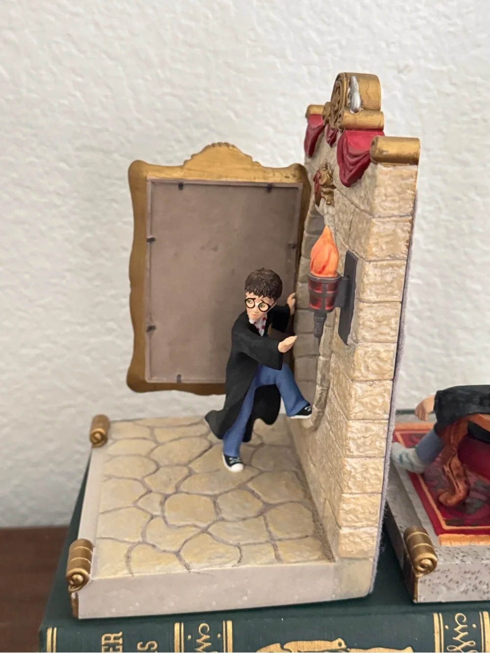 Harry Potter Gryffindor Common Room Chamber Of Secrets Hallmark Bookend Set 2000